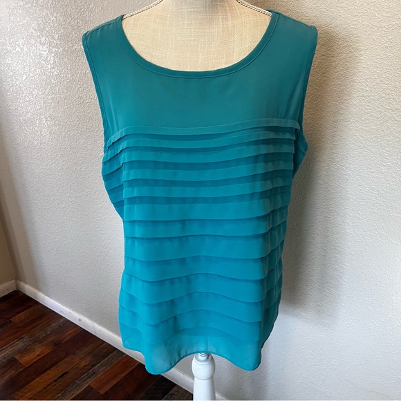 Avenue Tops - Avenue Turquoise Sleeveless Women's Top - Size 14/16